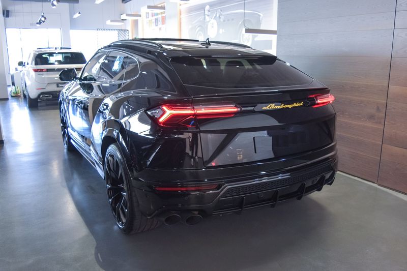 Lamborghini Urus • 2022 • 25,000 km 25
