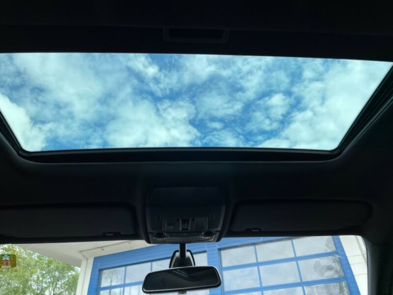 BMW X6 • 2013 • 121,700 km 4