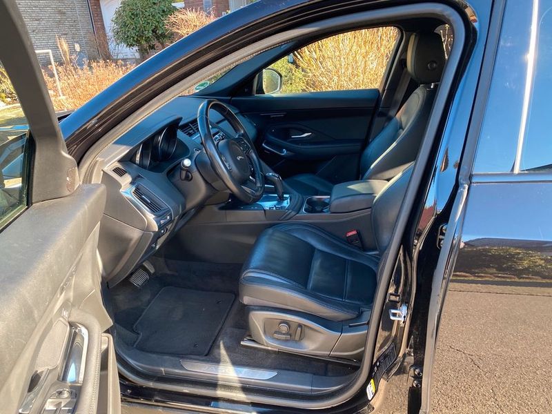 Jaguar E-PACE • 2019 • 65,000 km 2