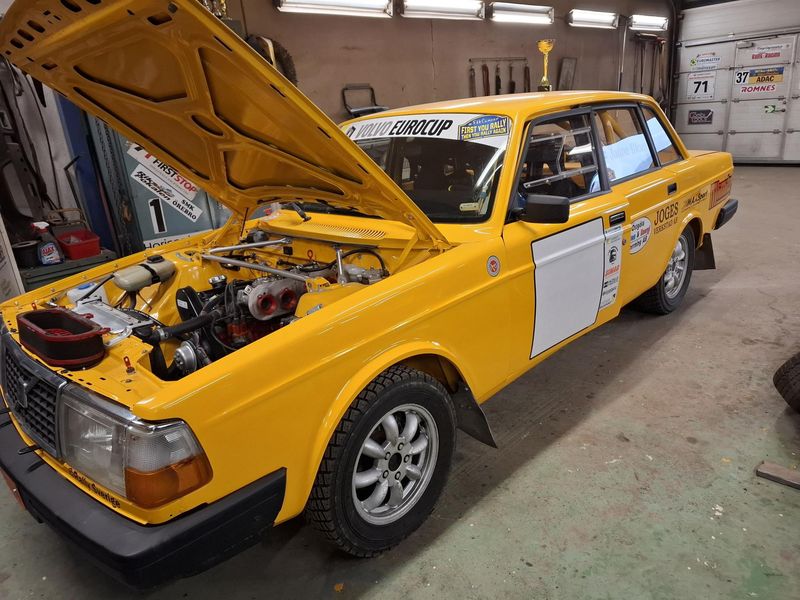 Volvo 240 • 1980 • 100 km 1