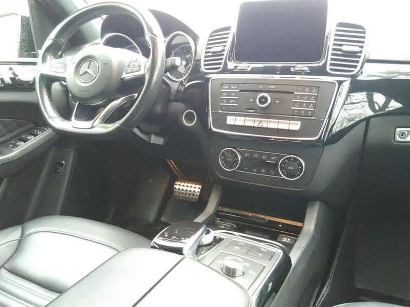Mercedes-Benz GLE • 2017 • 112,000 km 3