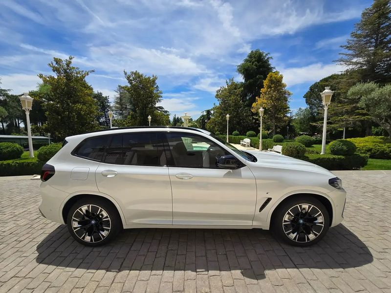 BMW X3 • 2023 • 2,433 km 2