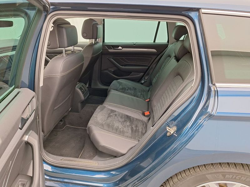 Volkswagen Passat Variant • 2020 • 72,900 km 4