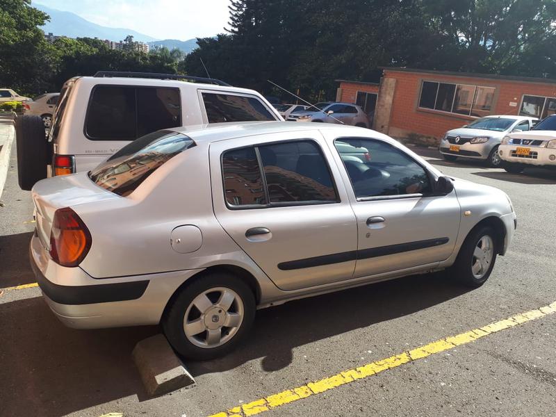 Renault Symbol • 2003 • 300,000 km 5