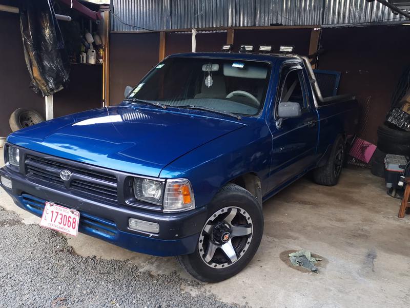 Toyota Hilux • 1993 • 144,000 km 1
