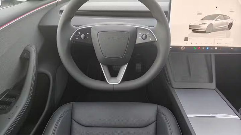Tesla Model 3 • 2024 • 5,418 km 11