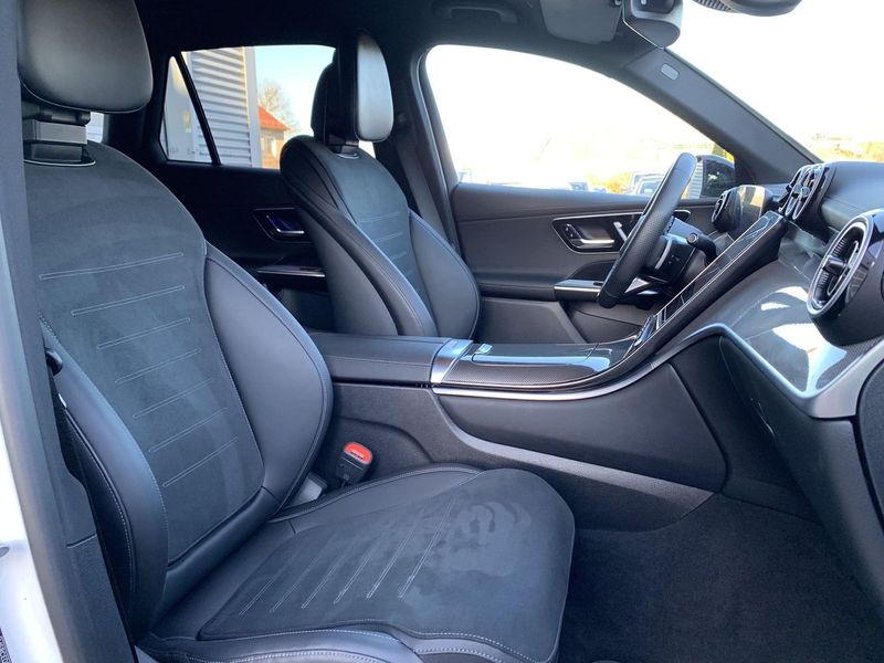 Mercedes-Benz GLC • 2023 • 74,011 km 10