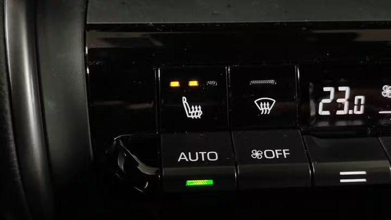 Toyota C-HR • 2024 • 5,359 km 6