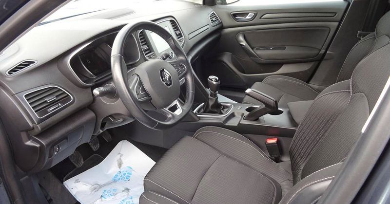 Renault Mégane • 2017 • 69,999 km 5