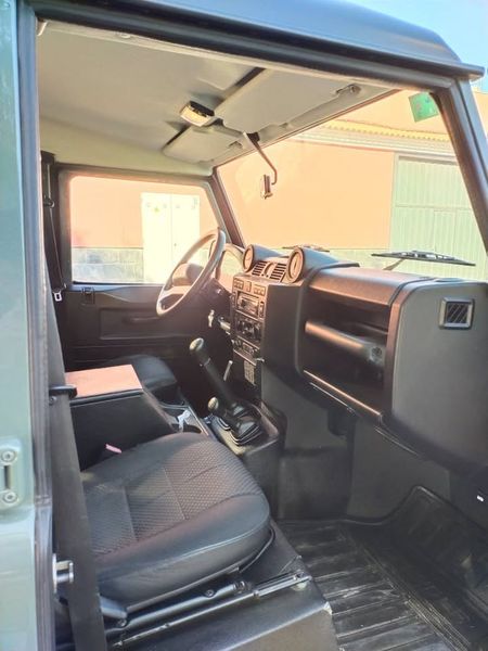 Land Rover Defender • 2015 • 258,000 km 7