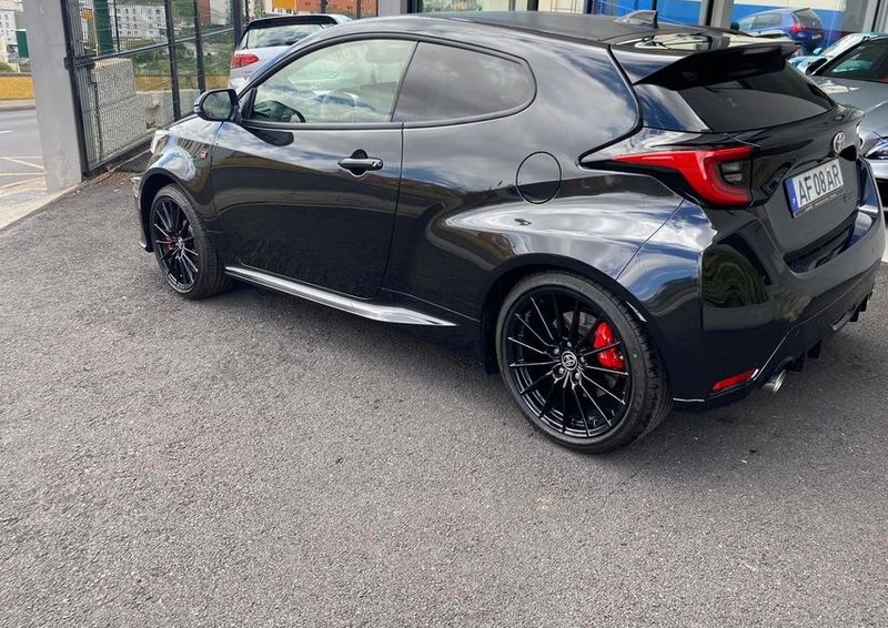 Toyota Yaris • 2009 • 90,000 km 8