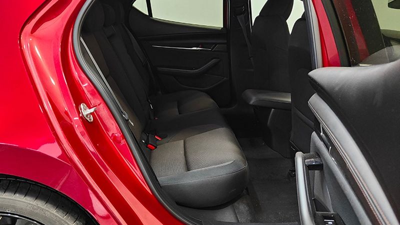 Mazda 3 • 2023 • 18,720 km 12