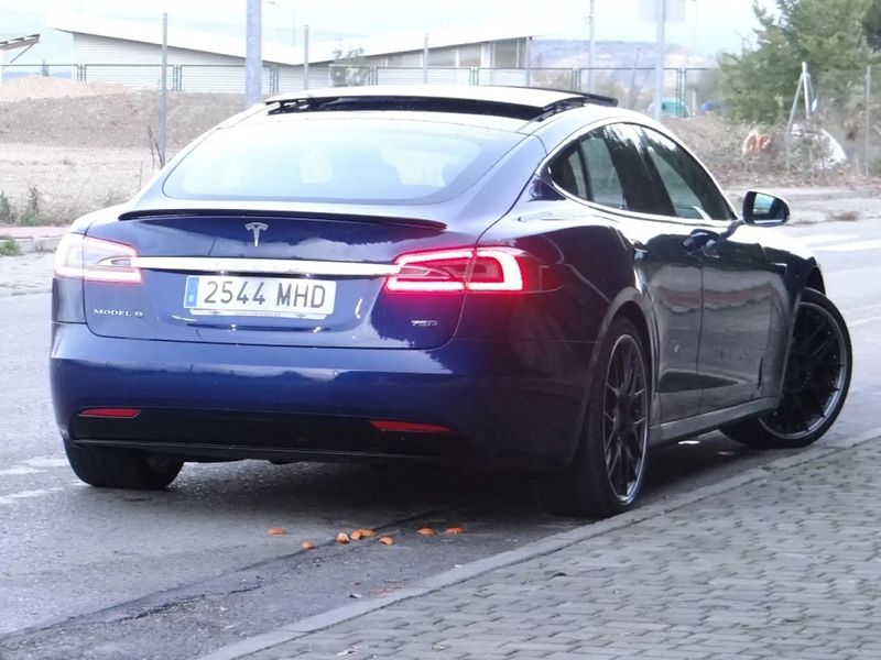 Tesla Model S • 2018 • 161,000 km 5