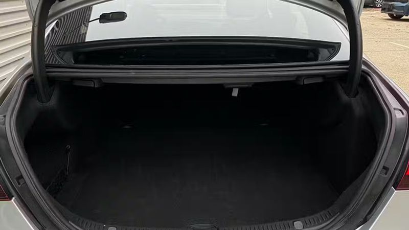 Mercedes-Benz E • 2020 • 115,784 km 26