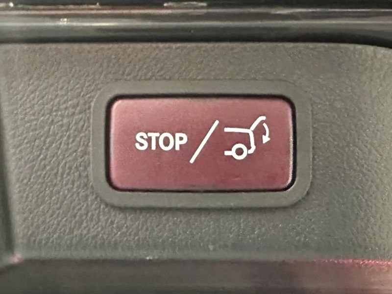 Mercedes-Benz 210 Van • 2021 • 33,000 km 11