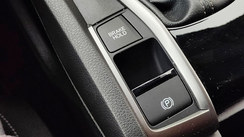 Honda Civic • 2021 • 33,800 km 15