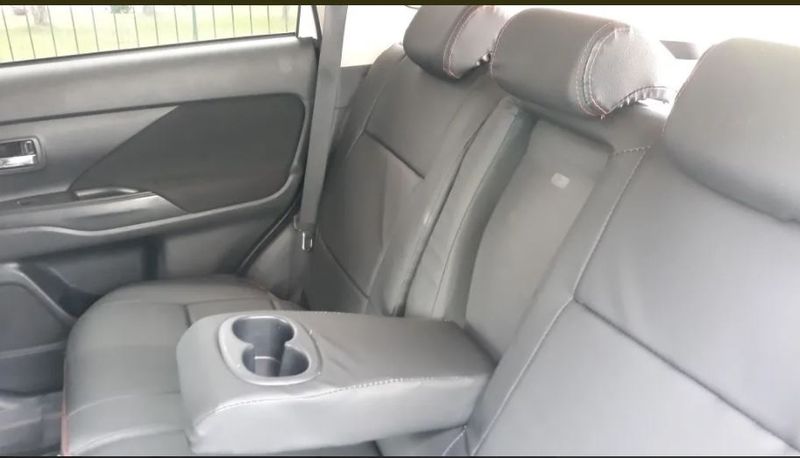 Mitsubishi Outlander • 2015 • 120,000 km 8