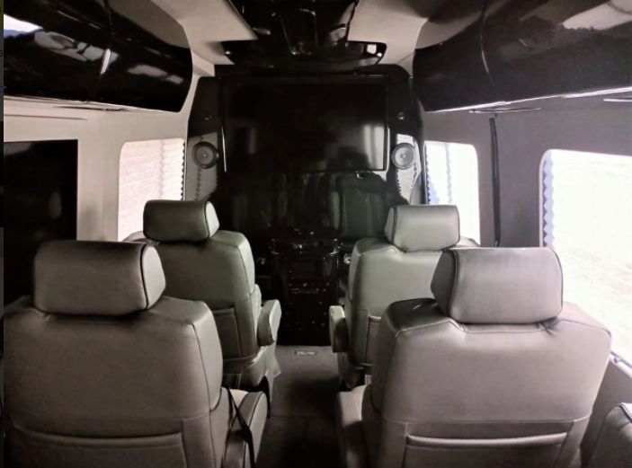 Mercedes-Benz Sprinter • 2017 • 80,000 km 10