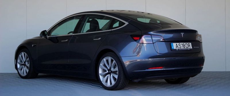 Tesla Model 3 • 2019 • 90,024 km 1