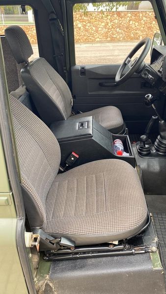 Land Rover Defender • 1991 • 197,900 km 5