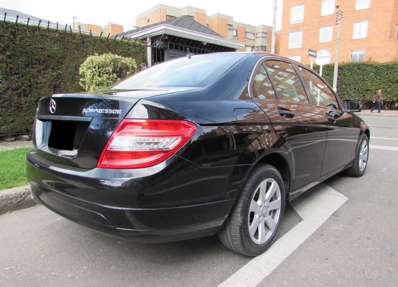 Mercedes-Benz C • 2010 • 125,000 km 2