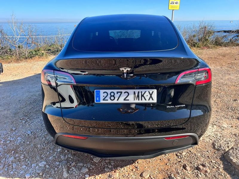 Tesla Model Y • 2022 • 25,000 km 3