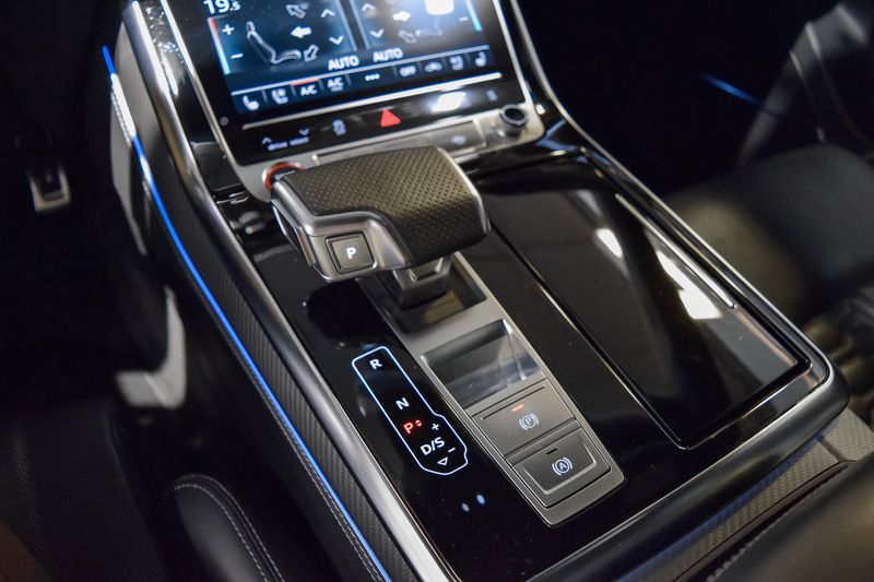 Audi RS Q8 • 2021 • 52,300 km 12