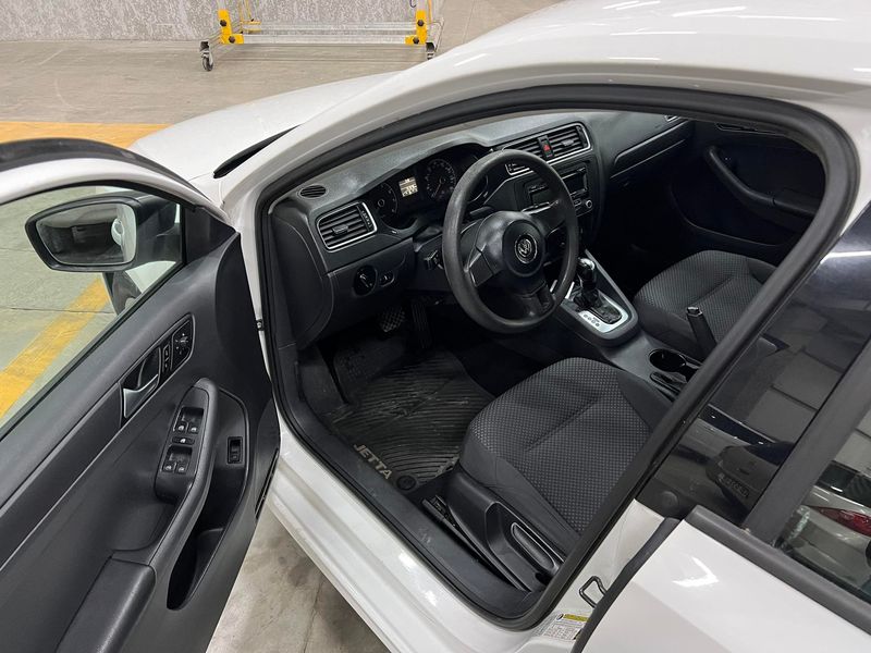 Volkswagen Jetta • 2013 • 140,000 km 5