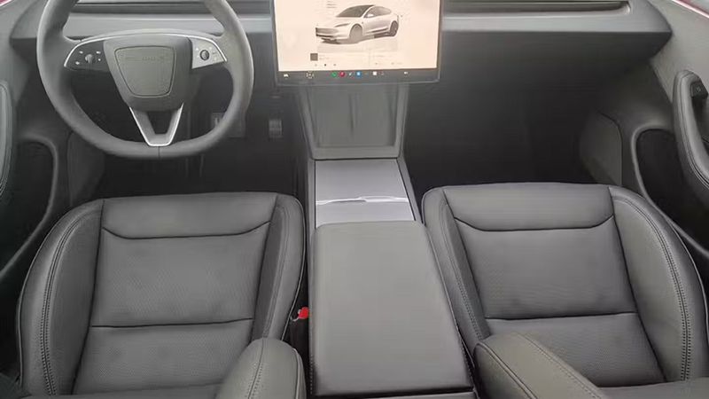 Tesla Model 3 • 2024 • 5,418 km 5