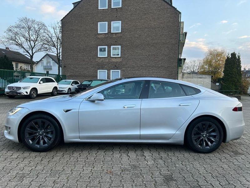 Tesla Model S • 2018 • 90,000 km 3