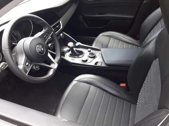 Alfa Romeo Giulia • 2017 • 133,500 km 4