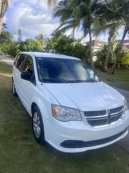 Dodge Caravan • 2016 • 180,000 mi 4