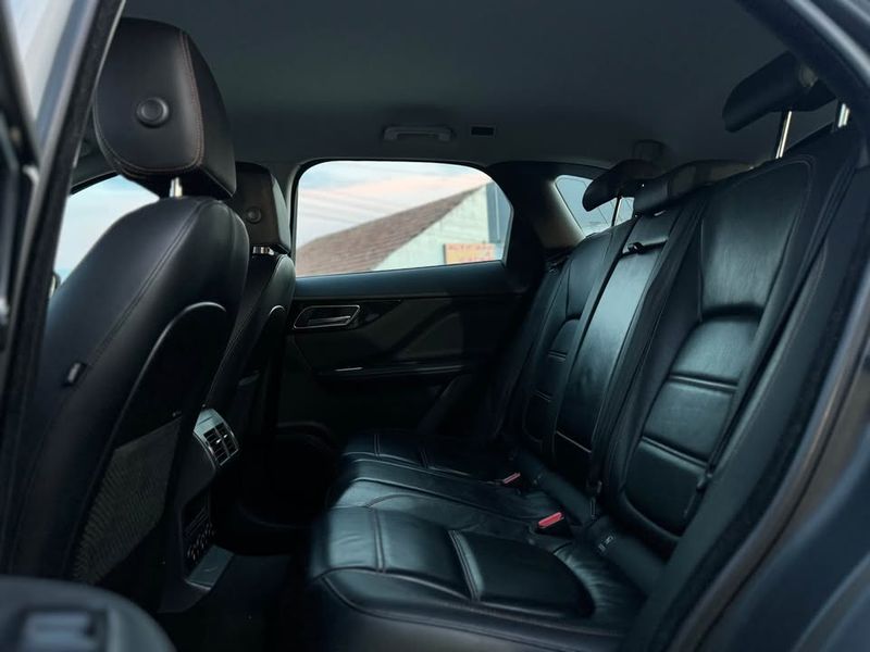 Jaguar F-Pace • 2017 • 180,000 km 6