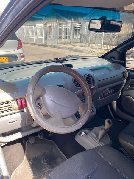 Renault Twingo • 2011 • 123,156 km 4