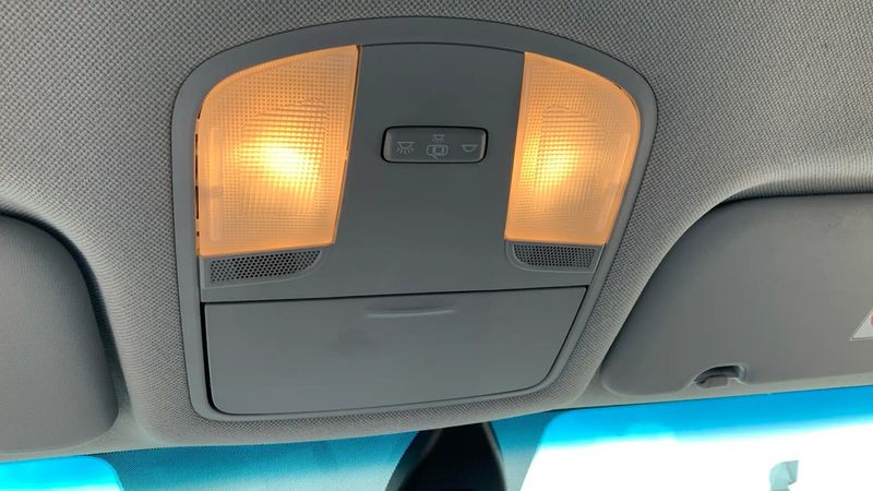 Hyundai Ioniq Hybrid • 2018 • 83,500 km 12