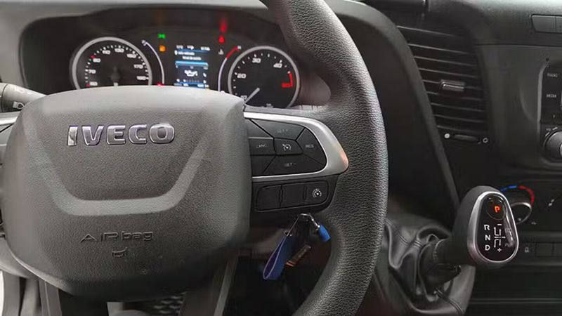 Mercedes-Benz Sprinter • 2024 • 42,261 km 18