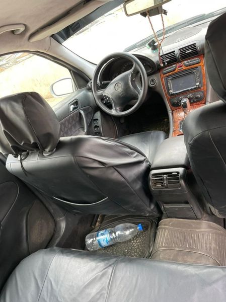 Mercedes-Benz C-Class • 2004 • 130,000 km 11