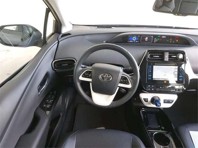 Toyota Prius • 2017 • 39,925 km 4
