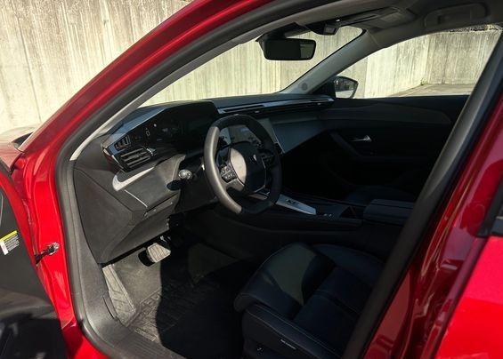 Peugeot 308 • 2024 • 8,300 km 5