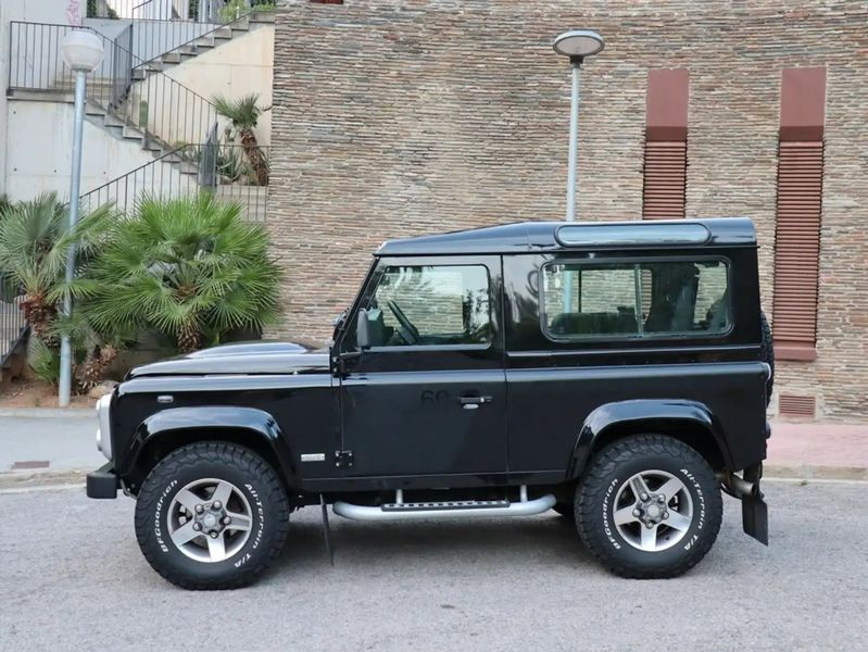 Land Rover Defender • 2008 • 118,000 km 1