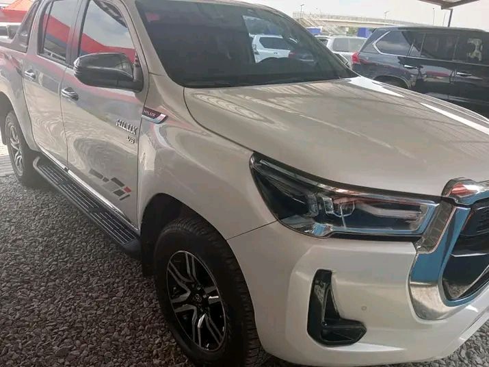 Toyota Hilux • 2017 • 50,000 km 2