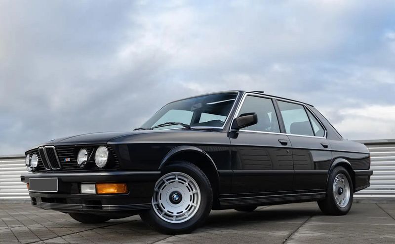BMW 5 Series • 1985 • 130,000 km 14