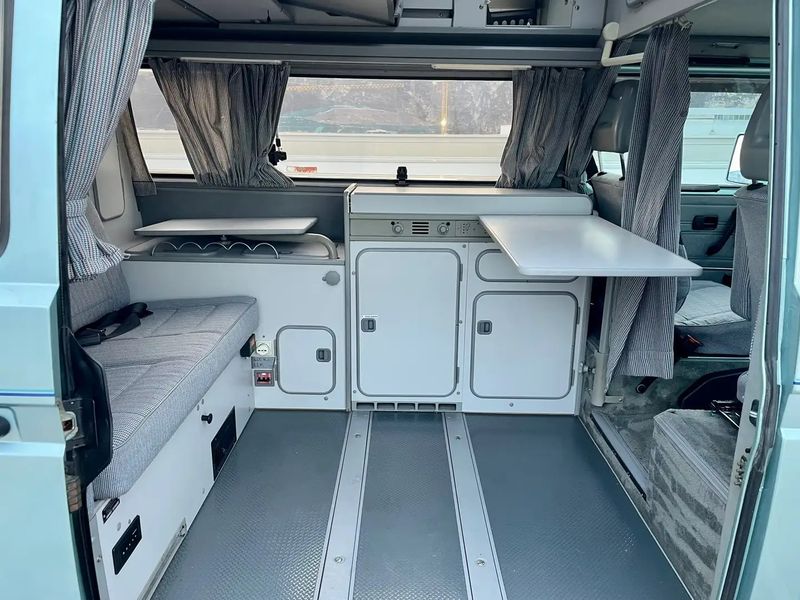 Volkswagen T4 • 1989 • 128,000 km 10