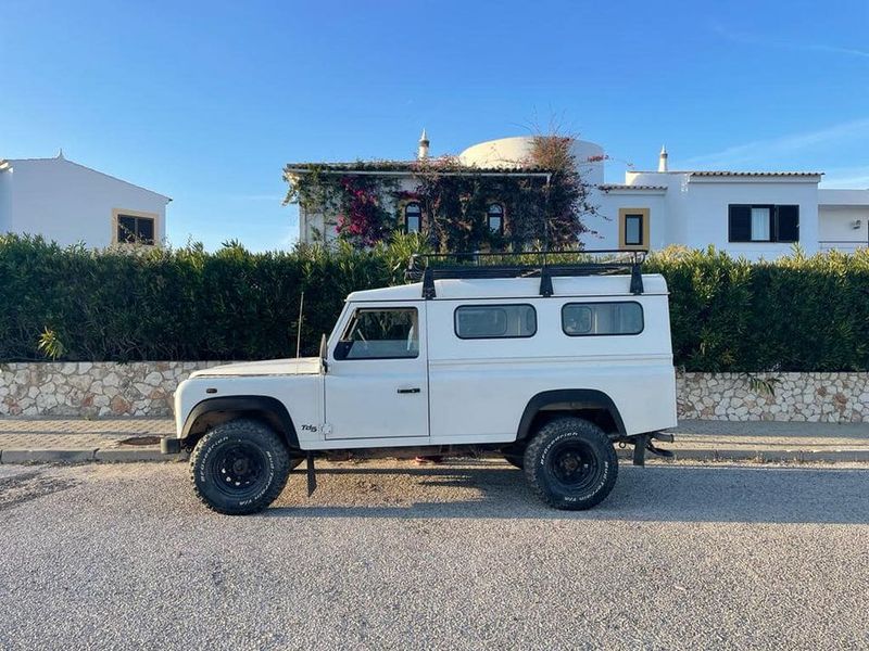 Land Rover Defender • 2001 • 113,000 km 2