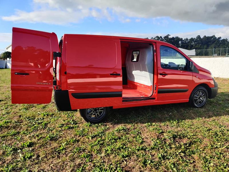 Toyota Hiace Van • 2014 • 60,000 km 2