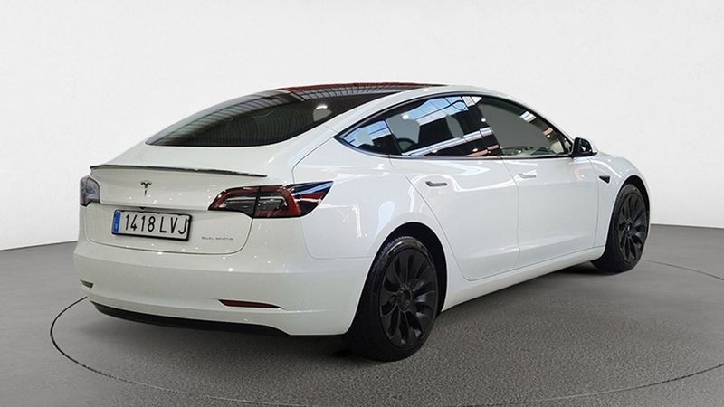 Tesla Model 3 • 2021 • 64,033 km 9