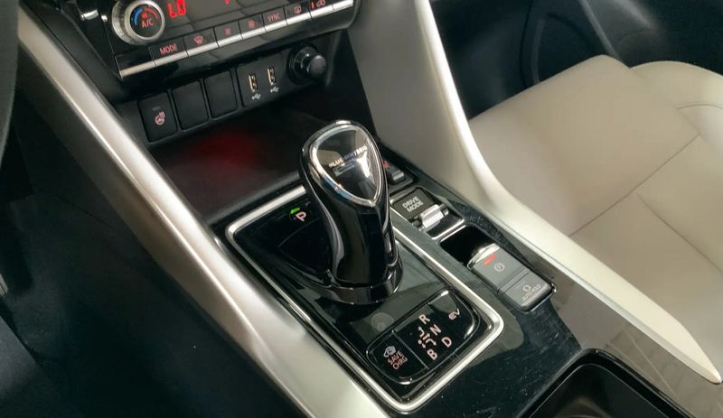 Mitsubishi Eclipse Cross • 2023 • 47,700 km 10