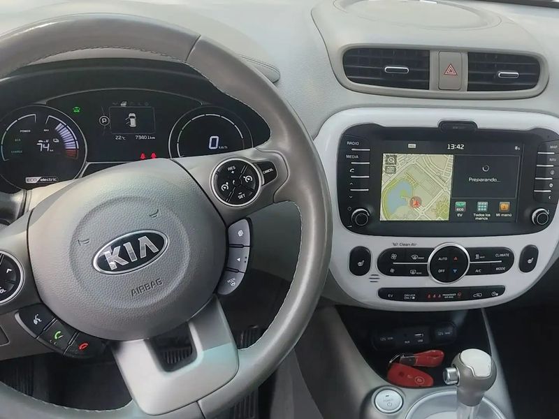 Kia Soul EV • 2015 • 76,500 km 3