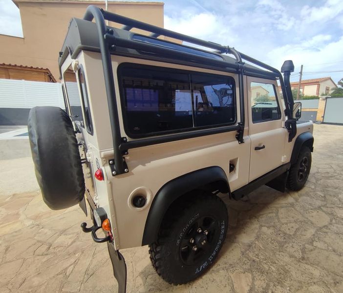 Land Rover Defender • 1998 • 173,000 km 2
