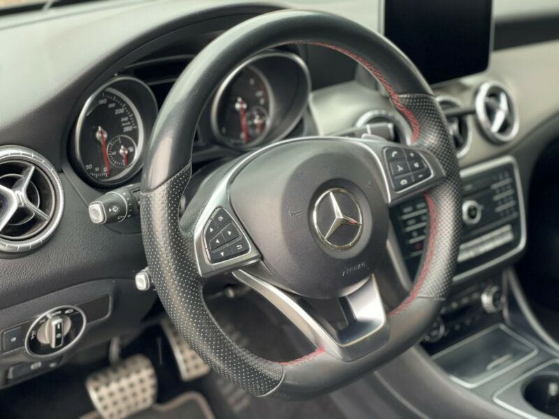 Mercedes-Benz CLA • 2017 • 95,000 km 13